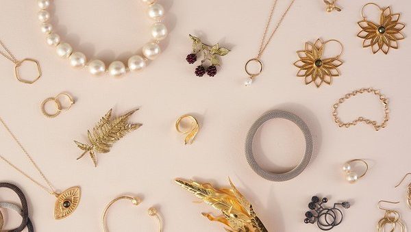 Fashion Forward: Riding the Trends with Wholesale Jewelry and Accessories